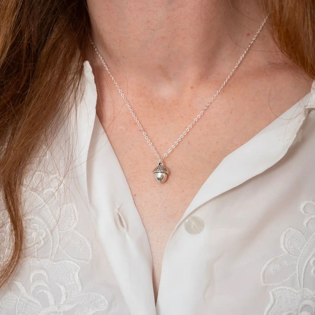 Small Acorn Necklace silver.