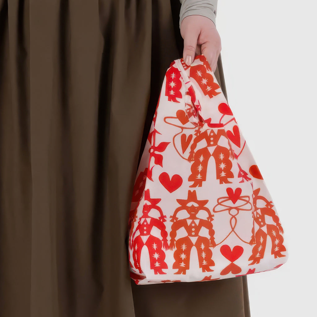 Baby Baggu Cowgirl in hand.