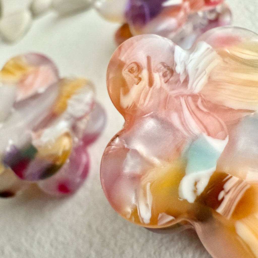 Close-up view of Mini Flower Hair Claw Kyoto.