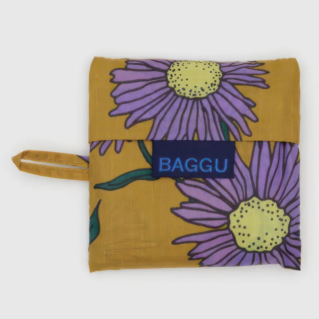 Closed view of Baby Baggu Daisy Chain.