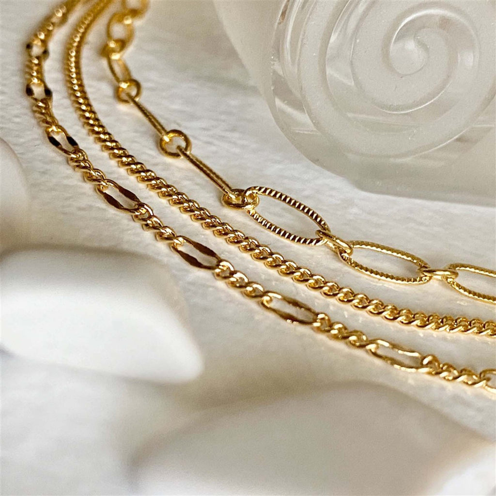 Further close-up view of Triple Layer Textured Chain Necklace Gold.