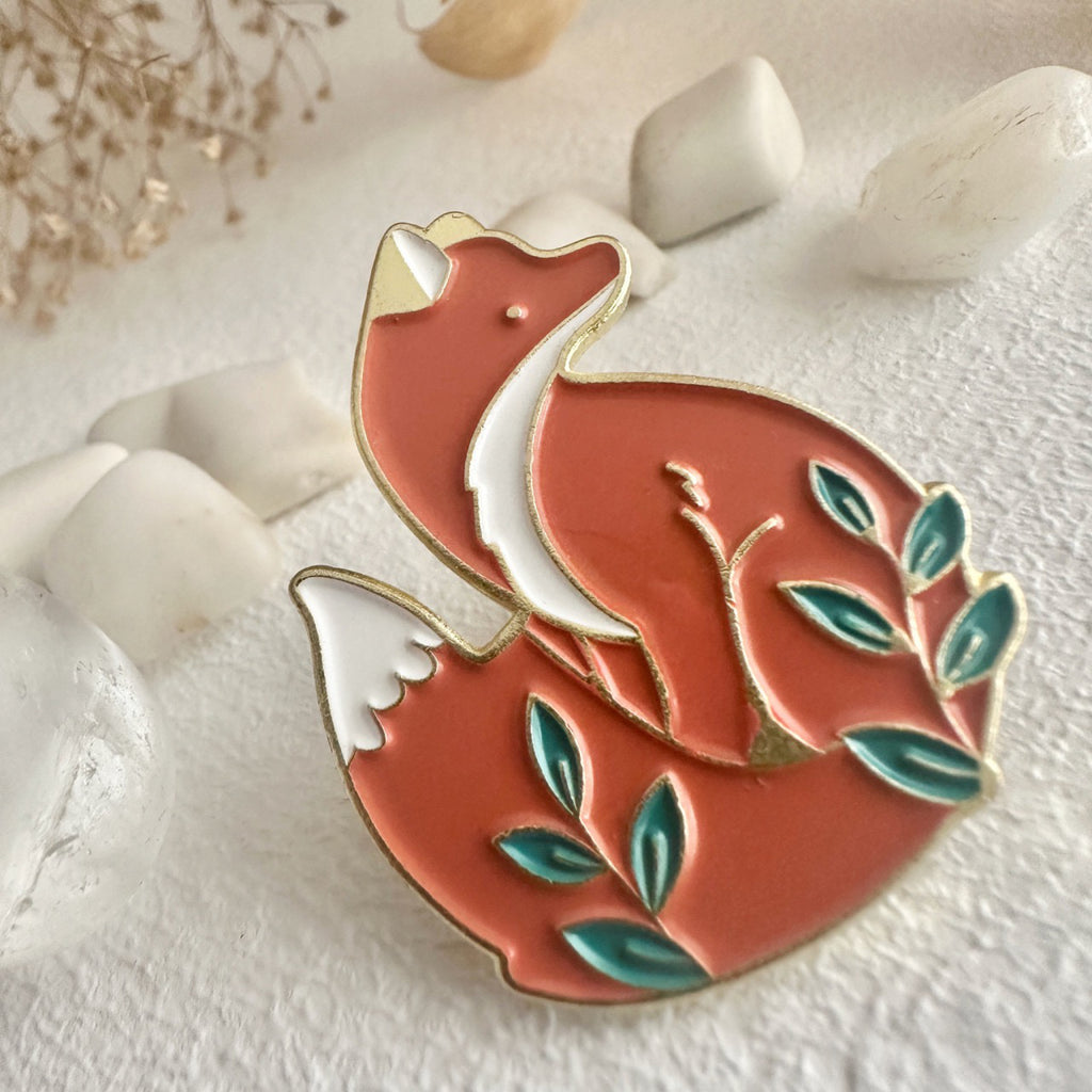 Handsome Sitting Fox Lapel Pin.