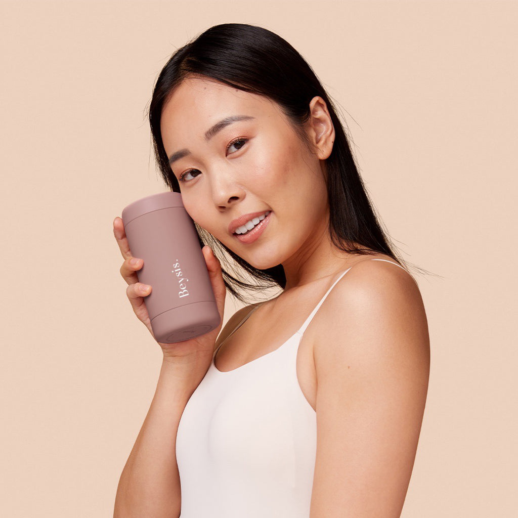 Person holding Beysis Coffee Tumbler Matte Plum.