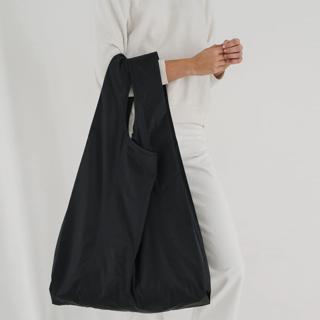 Person using Big Baggu Black.