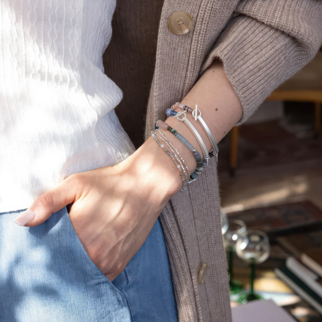 Person using Hidden Message Bracelet Amazing.