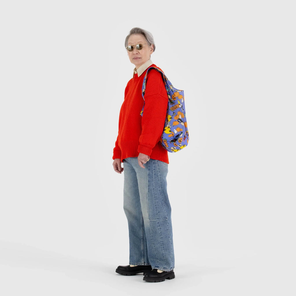 Person using Standard Baggu Pumpkin Patch.