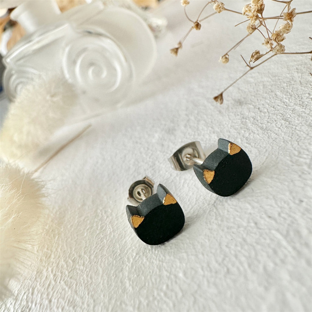 Porcelain Cat Face Stud Earrings Black.