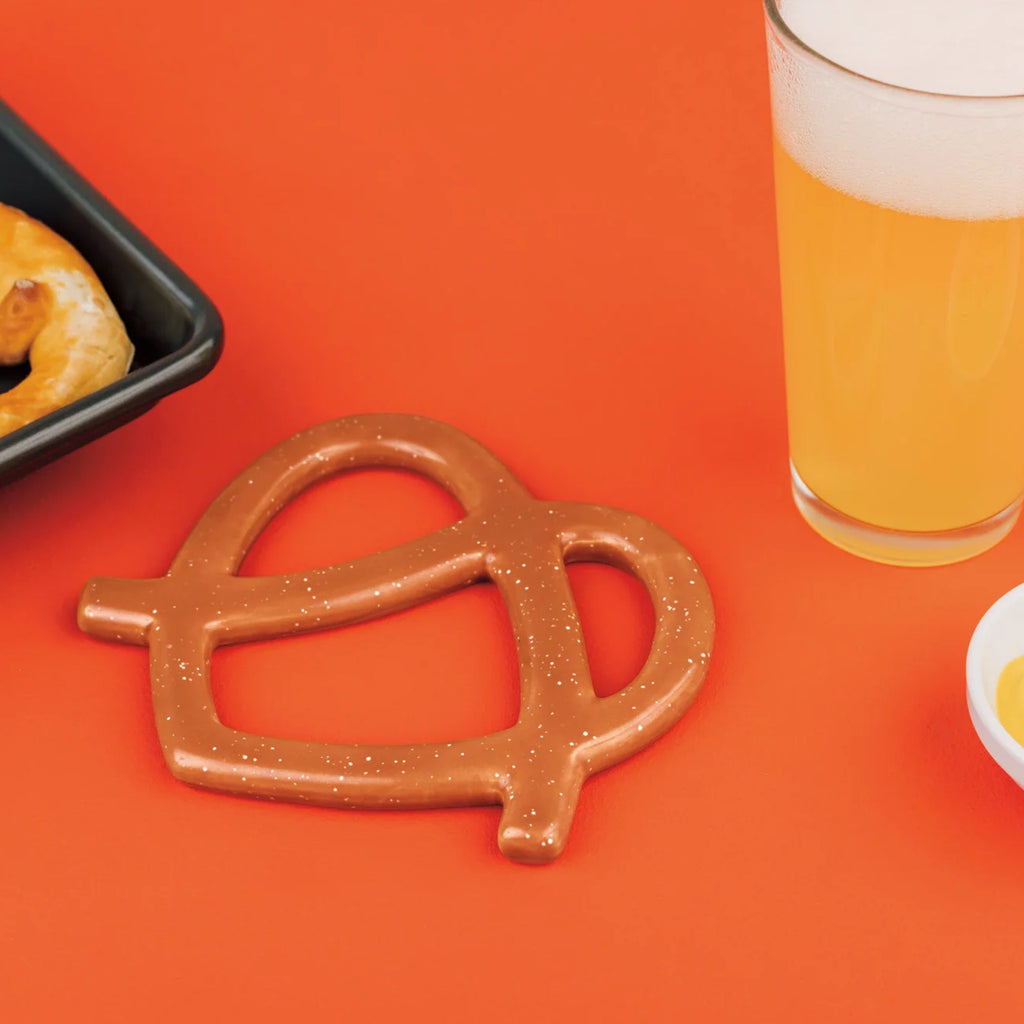 Pretzel Trivet on table.