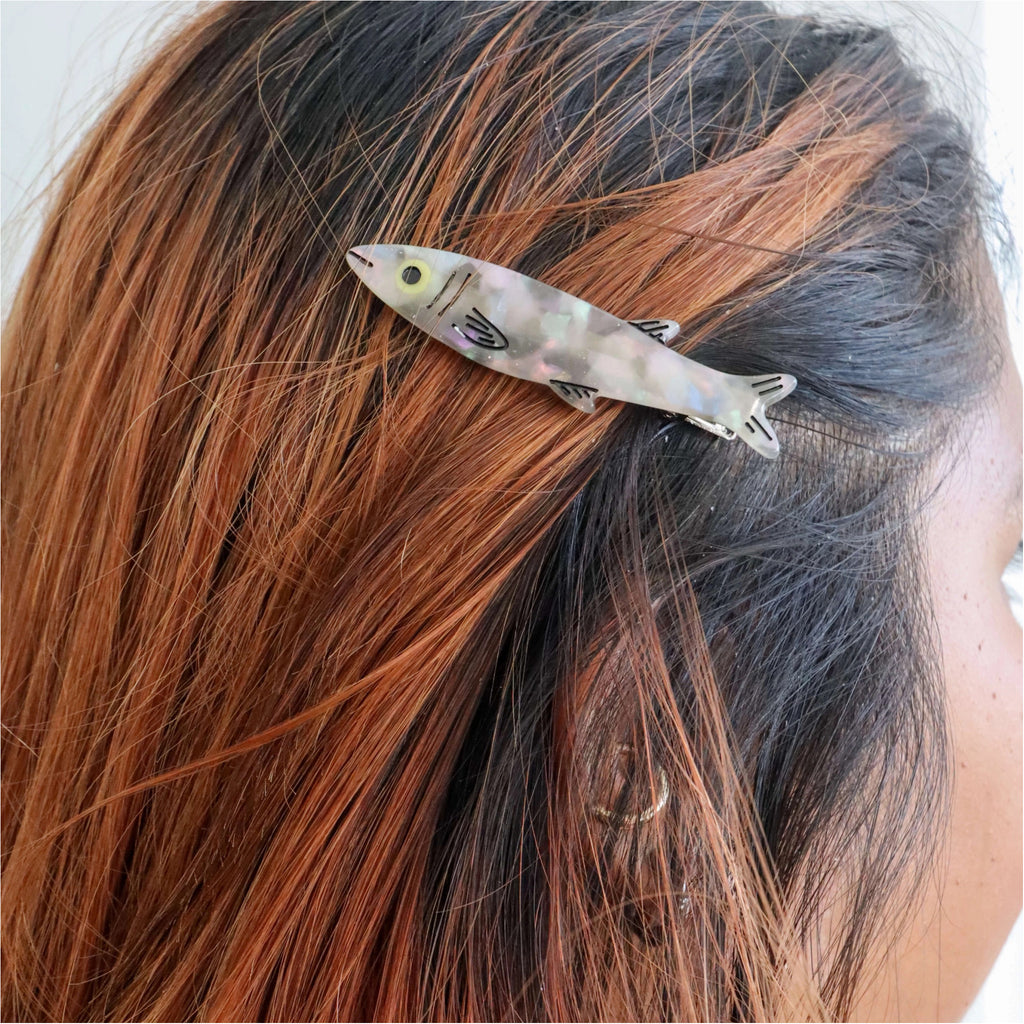 Sardine Alligator Hair Clip Set in use.