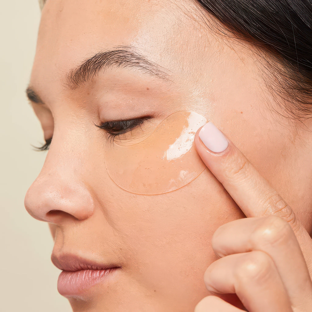 Serve Chilled Bubbly Brightening Eye Gel Single being applied.