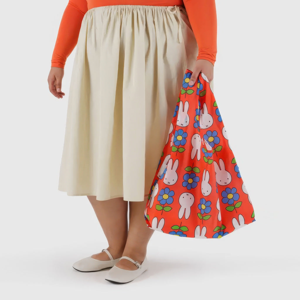 Standard Baggu Flower Miffy in hand.