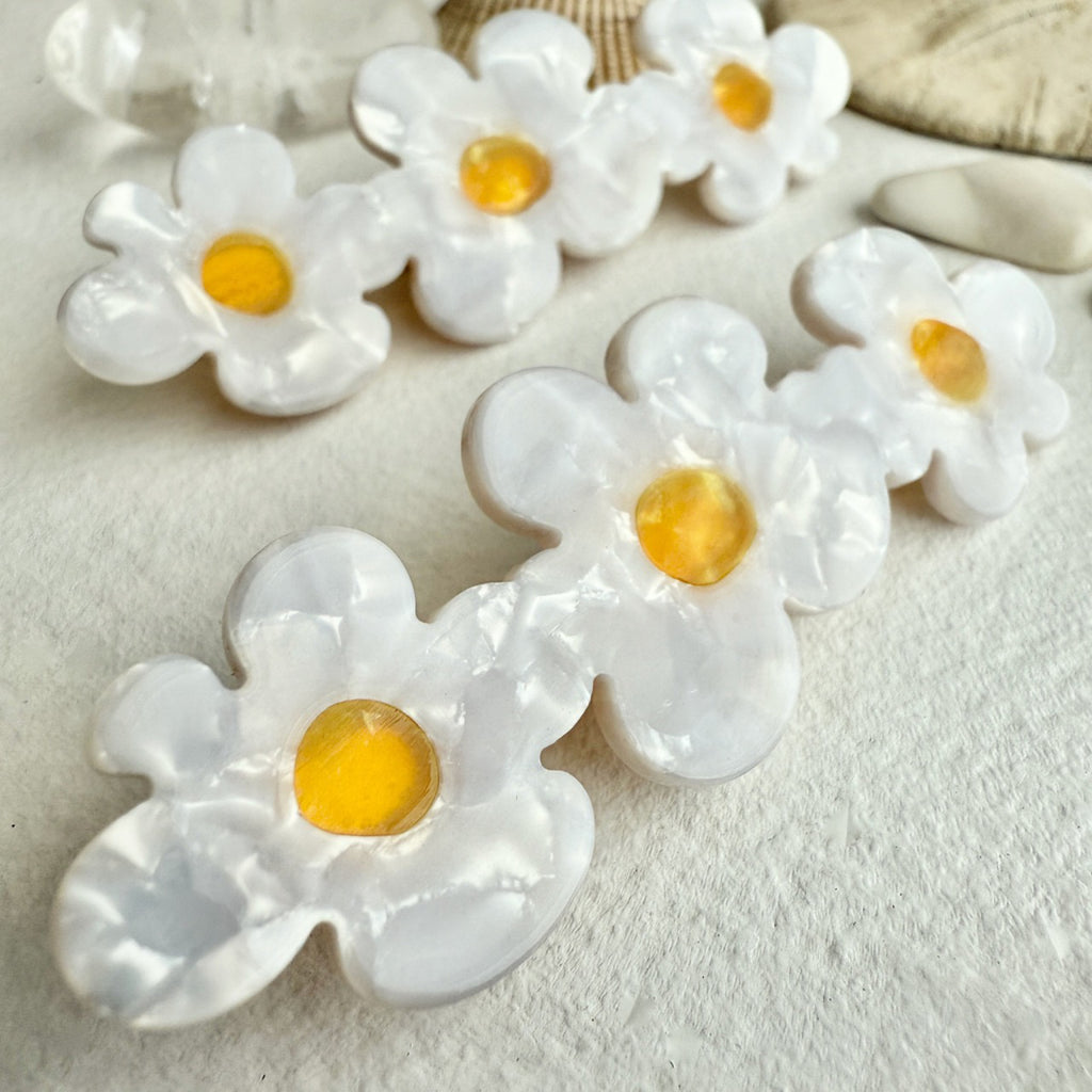 Triple Flower Duckbill Hair Clip White.