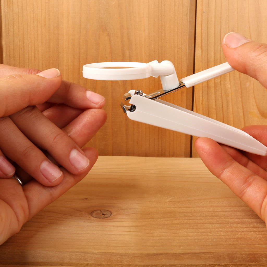 Magnifying Nail Clipper Lifestlye