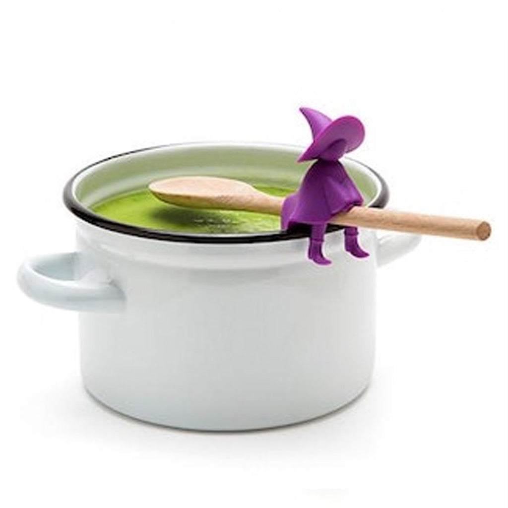 Agatha Witch Spoon Holder in action.