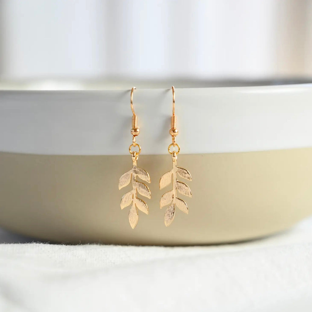 Elegant Leaf Earrings gold.