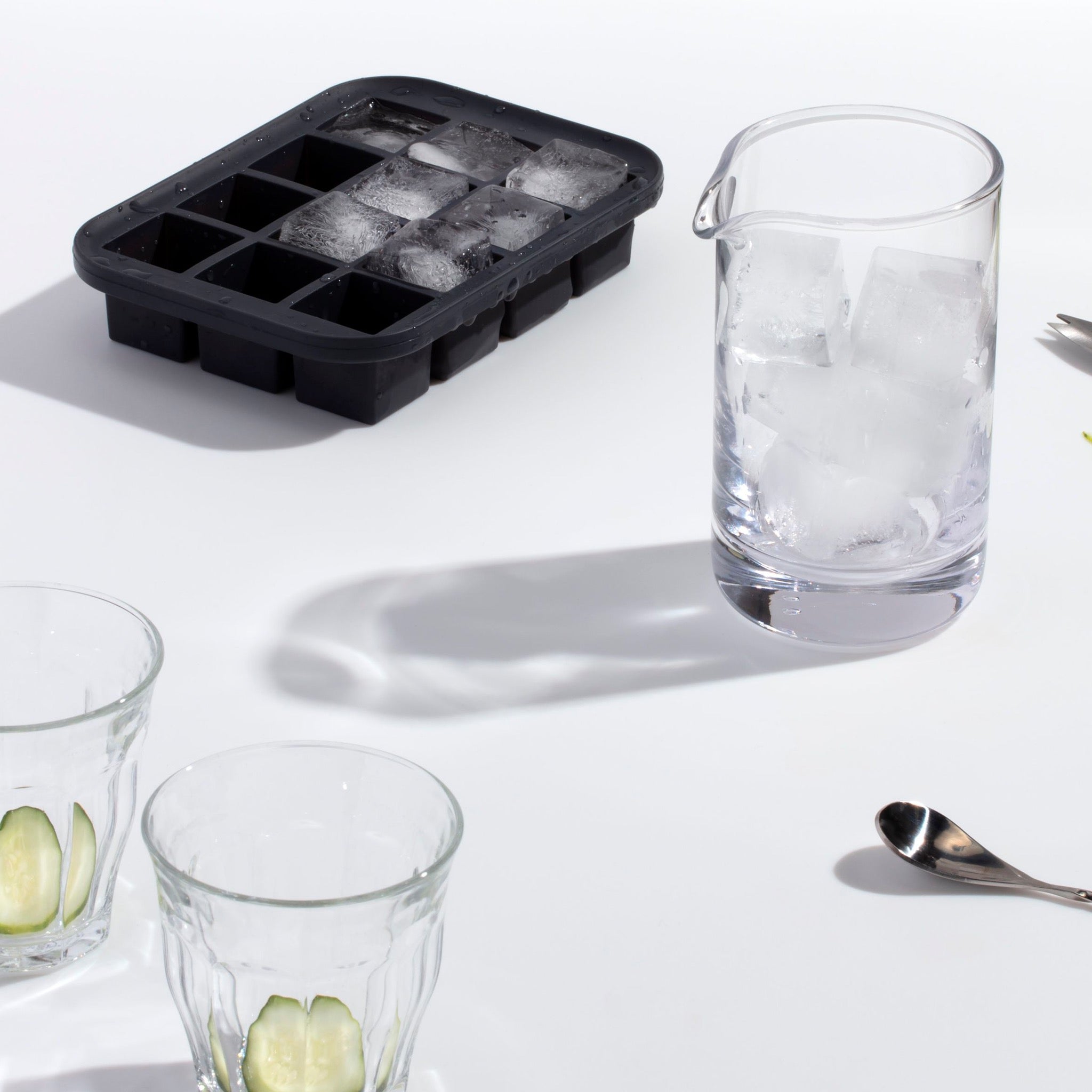 https://outerlayer.com/cdn/shop/products/everyday-ice-tray-charcoal-lifestyle_c5a96116-25bc-4db9-8eea-5f40ea66121a.jpg?v=1637263400