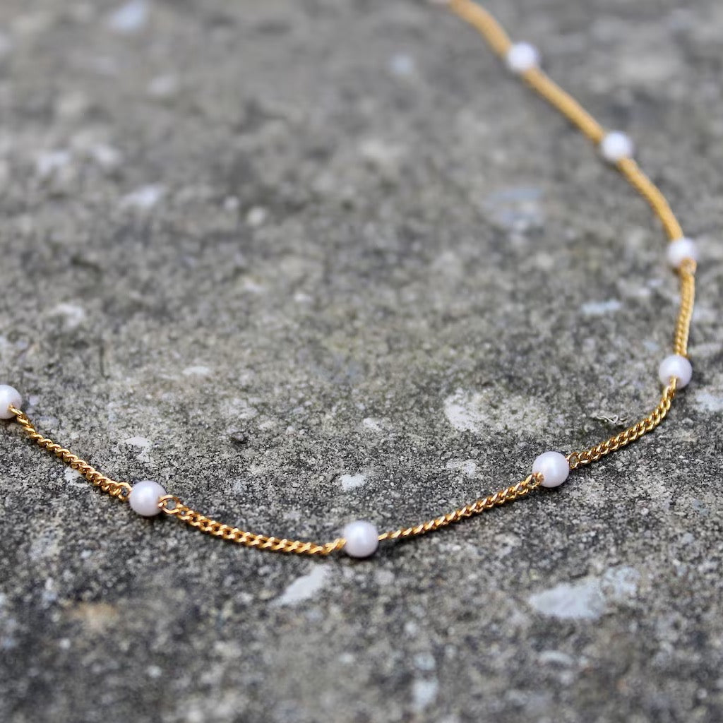 Pearl Chain Layering Necklace.