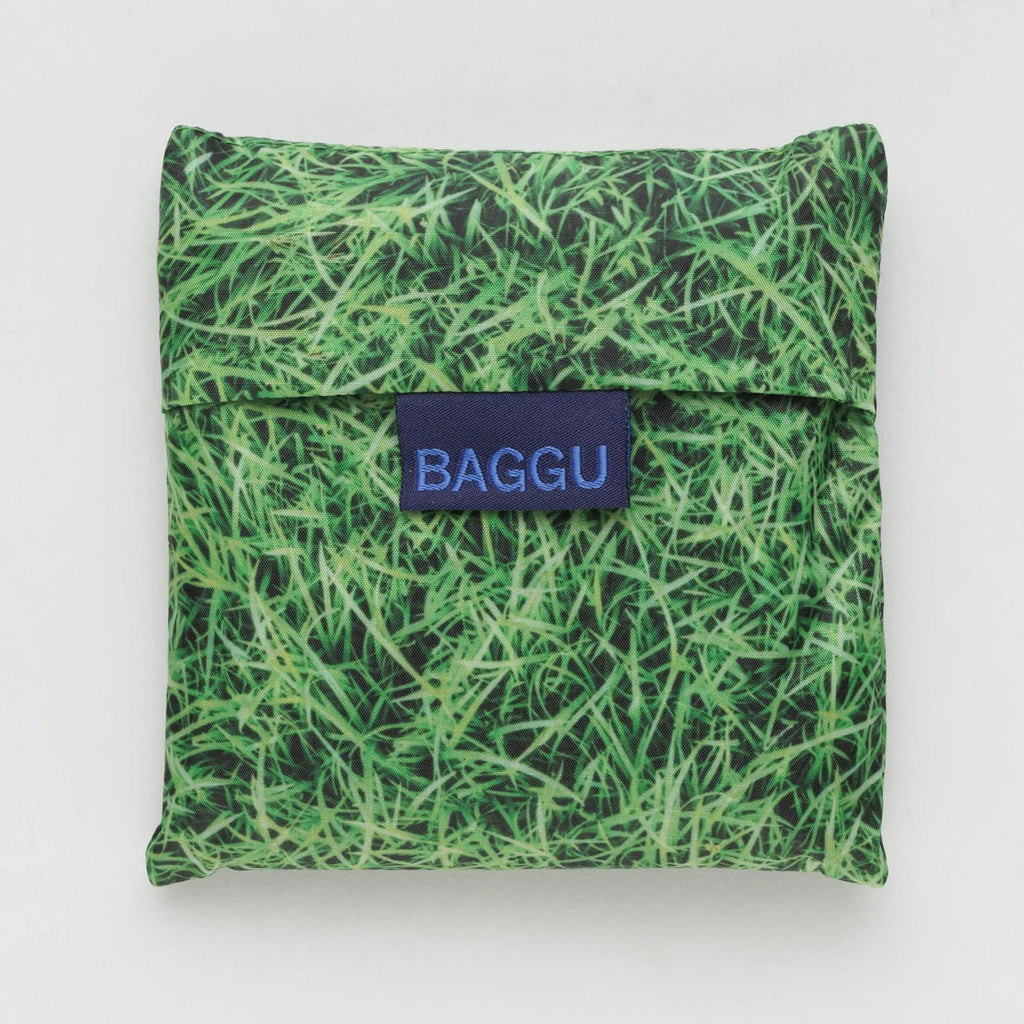 Standard Baggu Grass folded.