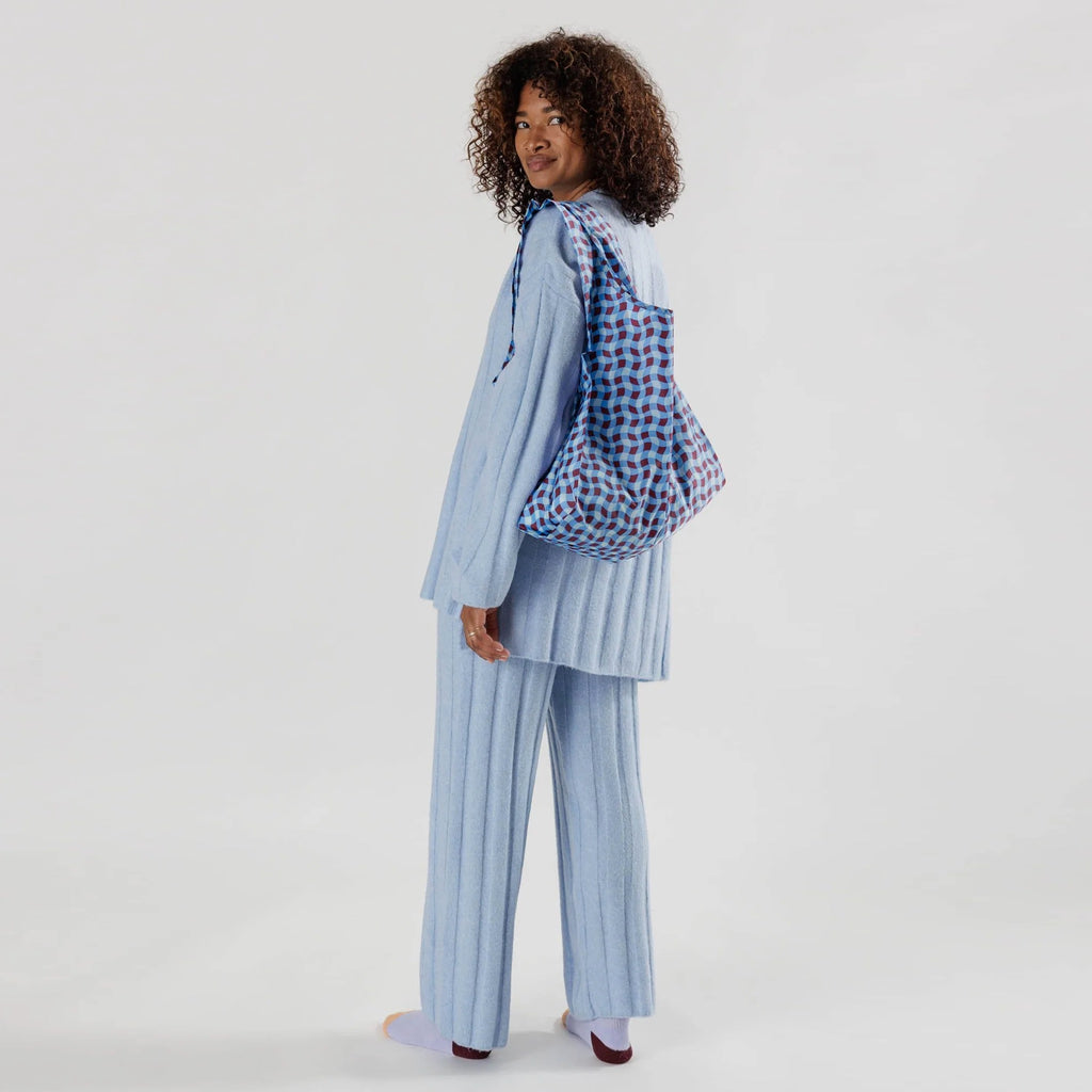 Standard Baggu Wavy Gingham Blue over shoulder.