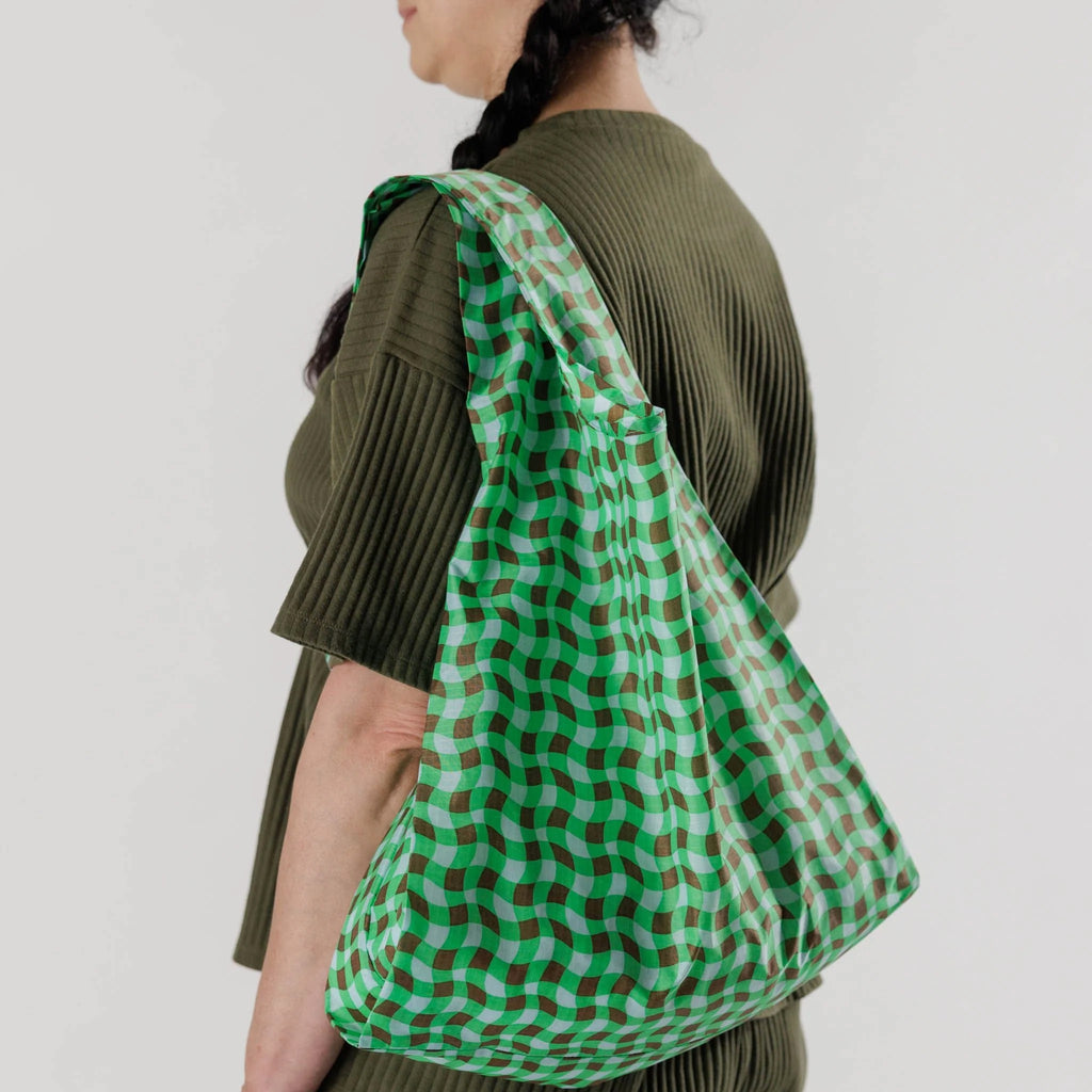 Standard Baggu Wavy Gingham Green over shoulder.